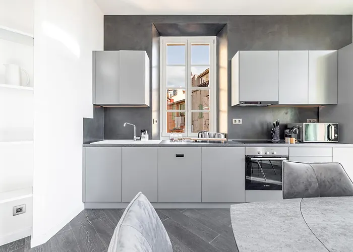 Апартаменти Le Brea, Elegant Appartement, Jolie Vue